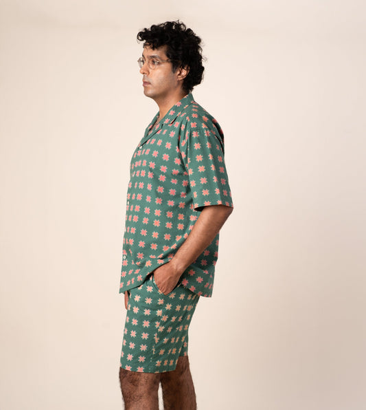 Kenji Shirt Star - Harkoi Studio - Upgrade your wardrobe with the Kenji Shirt in star print. Keywords: sustainable mens shirt, eco-friendly fashion, Kenji Shirt, star-patterned shirt, ethical clothing.