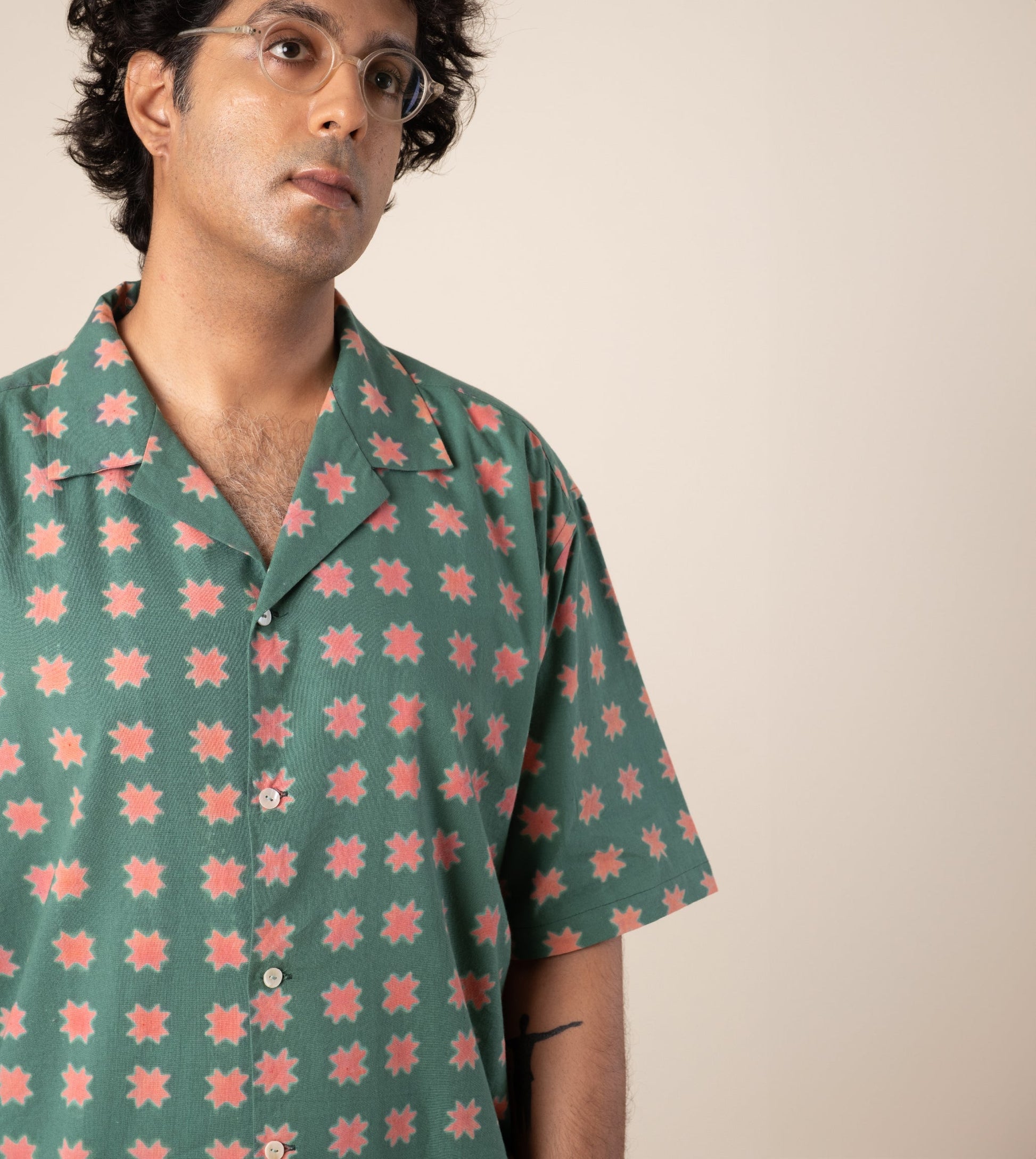 Kenji Shirt Star - Harkoi Studio - Upgrade your wardrobe with the Kenji Shirt in star print. Keywords: sustainable mens shirt, eco-friendly fashion, Kenji Shirt, star-patterned shirt, ethical clothing.