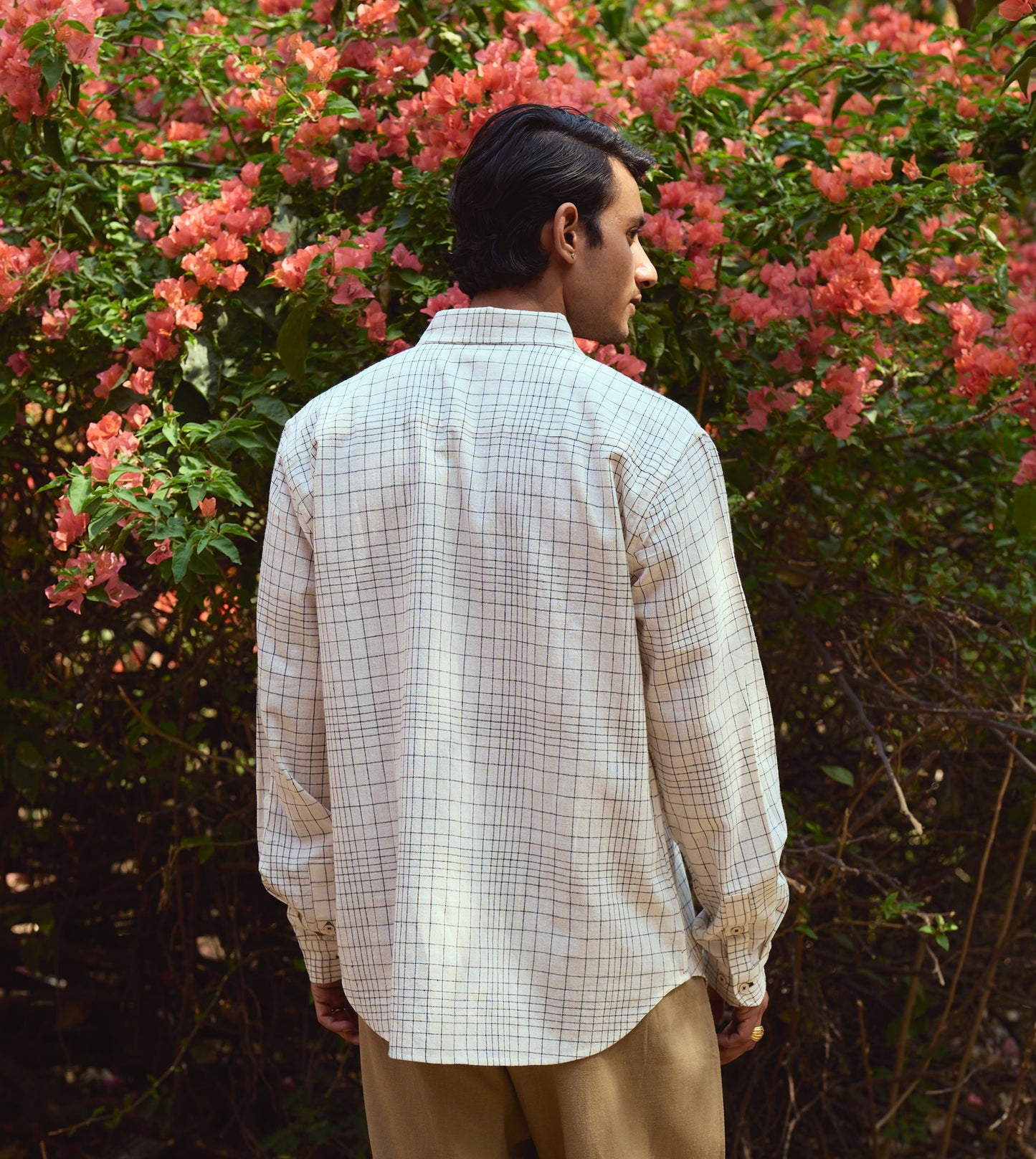 Men’s full-sleeve khadi cotton shirt with optical plaid pattern, breathable and easy to style.