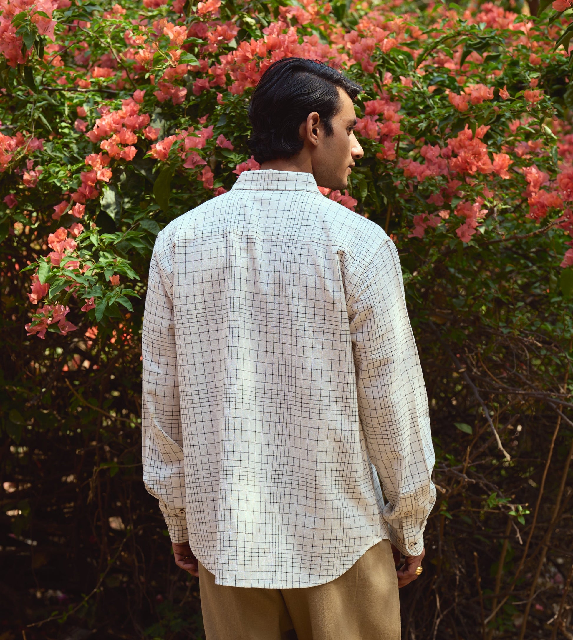 Men’s full-sleeve khadi cotton shirt with optical plaid pattern, breathable and easy to style.